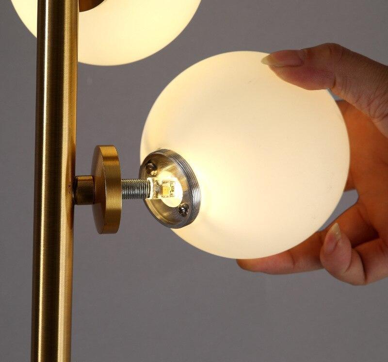 Héra - Lampadaire À Boules En Marbre Verre Dépoli Et Acier